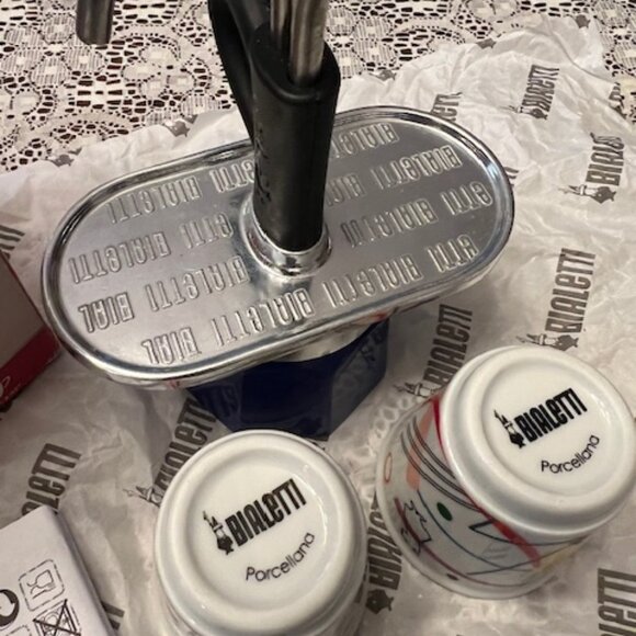 NEW Bialetti Italian Espresso Mini Stove Top Coffee Machine; 2 Designer Cups - Picture 7 of 13